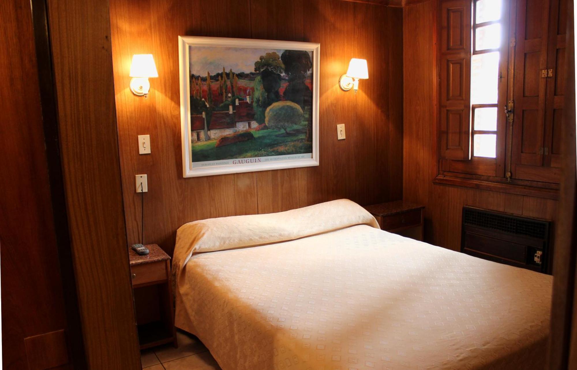 Yolanda Hotel 2*